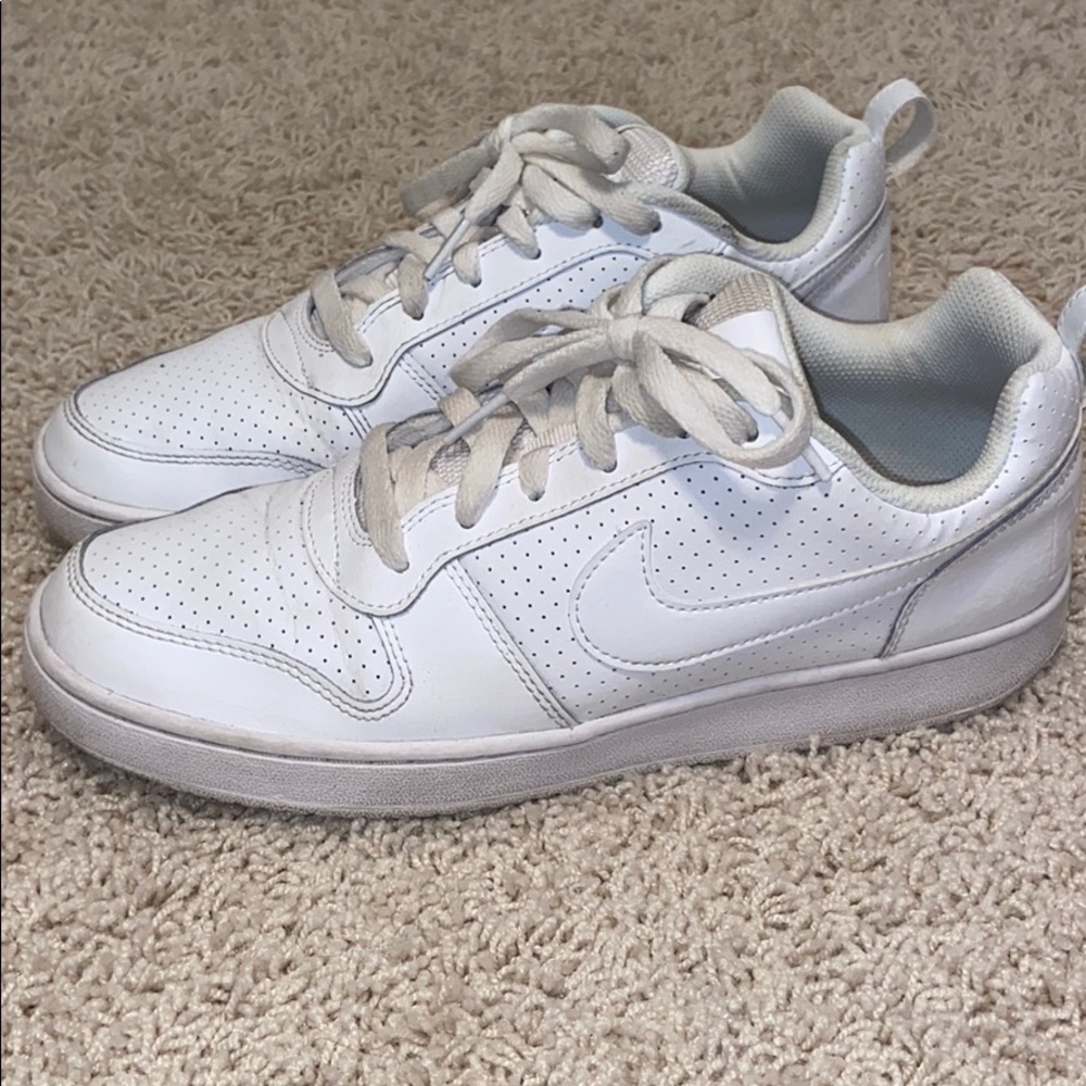 Nike low court sneakers